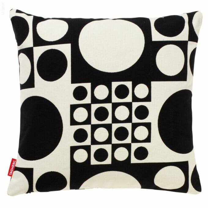 The cushion is made with Maharam fabric Geometri, here in black and white, by design agency TAGWERC in Germany. The Geometri pattern was created by designer Verner Panton.