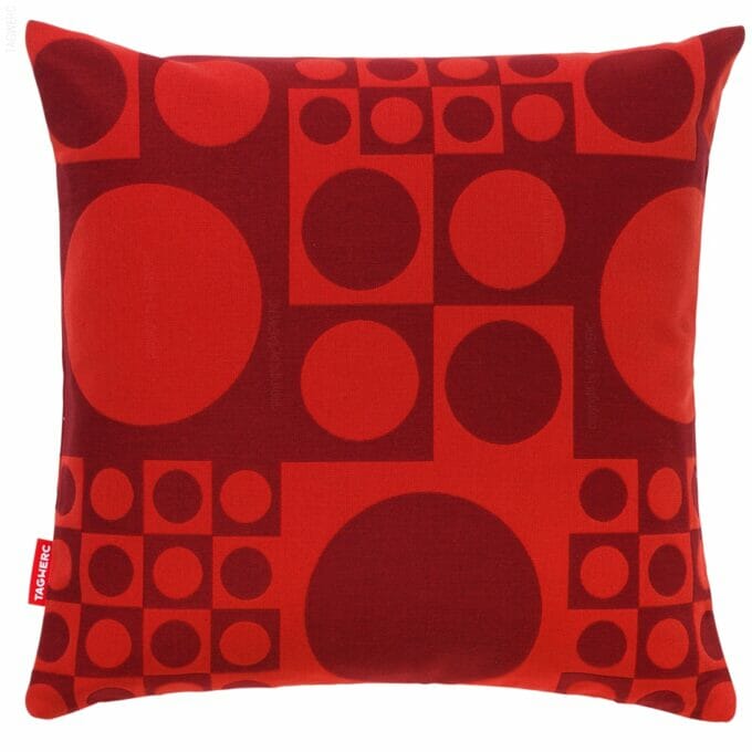 The cushion is made with Maharam fabric Geometri, here in red, by design agency TAGWERC in Germany. The Geometri pattern was created by designer Verner Panton.